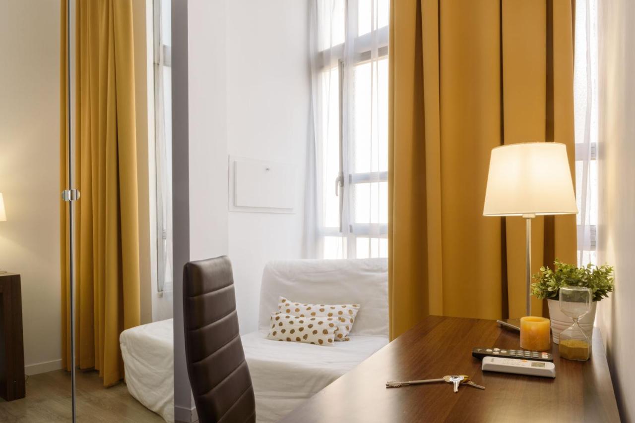 Domus Angioina Bed & Breakfast Napoli Bagian luar foto
