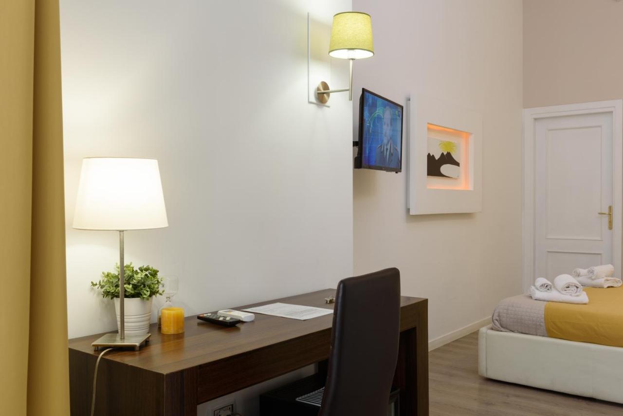 Domus Angioina Bed & Breakfast Napoli Bagian luar foto